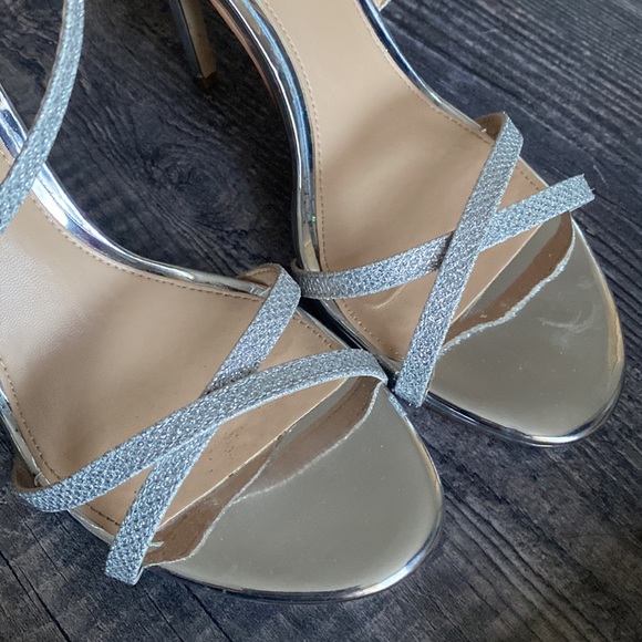 Silver Jewel Badgley Mischka heels - Picture 3 of 7